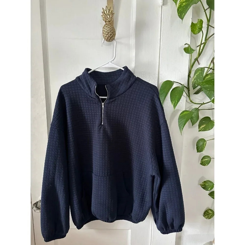 Dazy Women’s size Large quarter zip sweater
